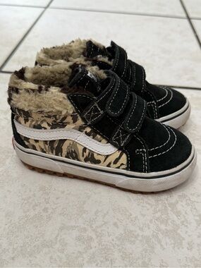 Vans Kids Black & Tan Camo Reissue Shoes- size 7.5